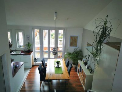 Lichtdurchflutete Maisonette Wohnung auf drei Ebenen mit zwei sonnigen Dachterrassen