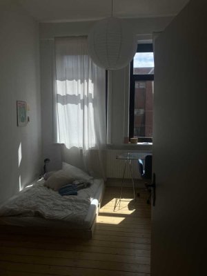 Nachmieter gesucht für wunderschöne Altbauwohnung - auch WG geeignet