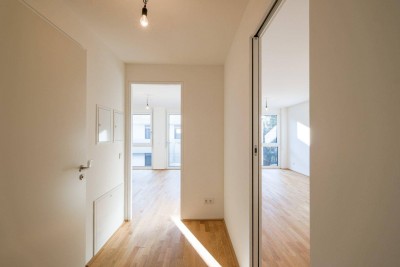 HELLE 2 ZIMMER WOHNUNG MIT BALKON - FRANZÖSISCHE FENSTER