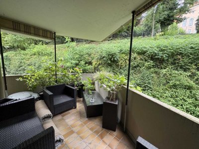 Schön geschnittene 2 Zimmerwohnung mit EBK, Aufzug, HMS, Balkon und Garage in bevorzugter Stadtlage