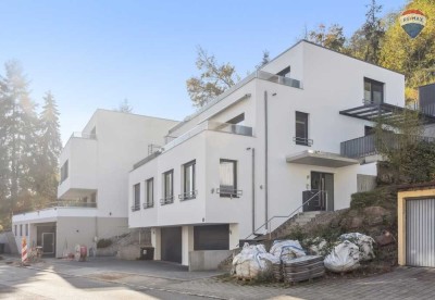 Moderne und hochwertige Einfamilien-Haushälfte (KfW 55) mit Fußbodenheizung und PV-Anlage!