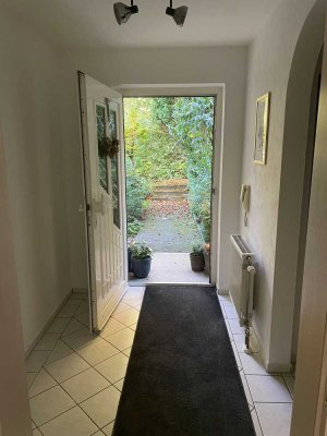 Wunderschöne und neuwertige 2,5--3 -Zimmer-Erdgeschosswohnung mit Balkon in Deggendorf