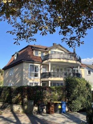 Bad Soden-hell und gut geschnittene 4 Zimmer Wohnung EBK, FbHzg, SW Balkon, 2 TG Bäder, ..