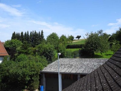 Große, helle 3 Zimmer Wohnung, 110 qm, Feldrand, Parkplatz