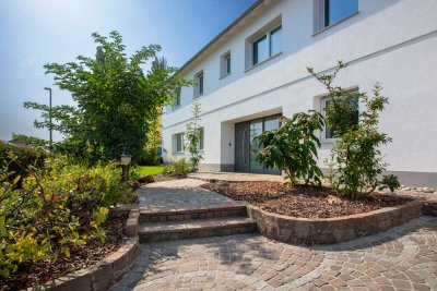 Erstbezug nach Sanierung: Geräumiges Einfamilienhaus mit Einliegerwohnung