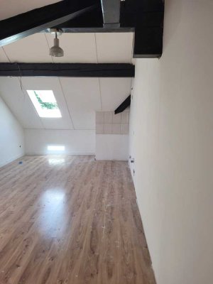 RE-Süd 2 Zimmer Wohnung  DG, WBS erforderlich