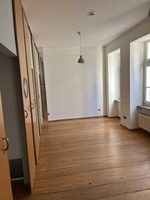 1-Zimmer-Wohnung im Stilaltbau mitten im Darmstädter Johannesviertel