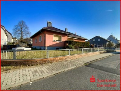 Freistehender Bungalow auf großem Grundstück