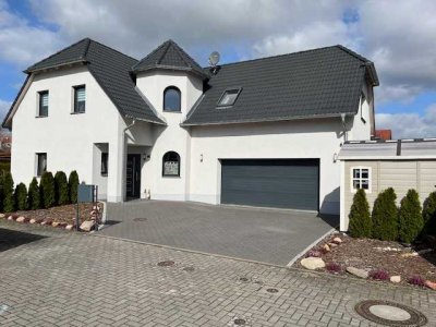 EFH in Raguhn mit Doppelgarage, Smart-Home, Kamin, unterirdischer Bewässerung, Garten, Brunnen u.v.m