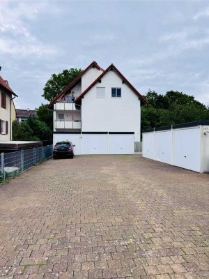 Helle kernsanierte 3-Zimmer-Souterrainwohnung mit Terrasse und 2 Stellplätzen - 1.9.2025 bezugsfrei