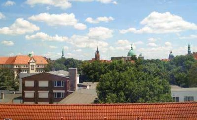 Stilvolle, geräumige und neuwertige 3-Zimmer-Maisonette-Wohnung mit Blick auf die Leine