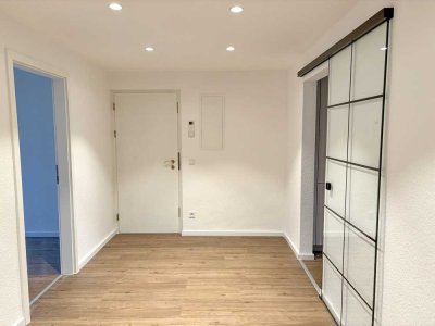 *Refrath* helle, ruhige 3-Zimmer-Wohnung mit großem Sonnenbalkon und neuer Einbauküche