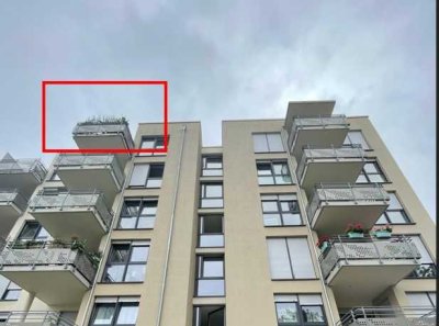 Penthouse-leer-2-Zimmer-Wohnung mit Einbauküche sofort einzuziehen