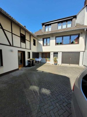 Außergewöhnliches Zweifamilienhaus sucht neuen Eigentümer