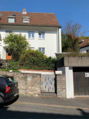 Ein Gartenparadies unweit der Stadt - Wohnhaus, DHH, mit Nebengebäude und herrlichem Garten  !!!