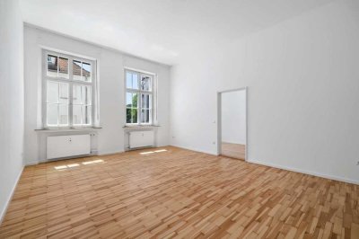 Erstbezug! Helle 4-ZKB mit neuer EBK in kernsaniertem Altbau direkt am Augsburger Dom