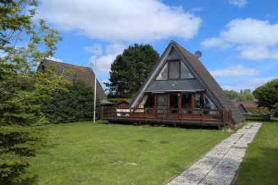 Charmantes Ferienhaus in ruhiger Ecklage - teilsaniert und nah am Deich & Hafen!