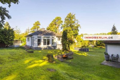 IMMOBERLIN.DE - Stilvoll saniertes Haus auf idyllischem Grundstück mit Baupotenzial