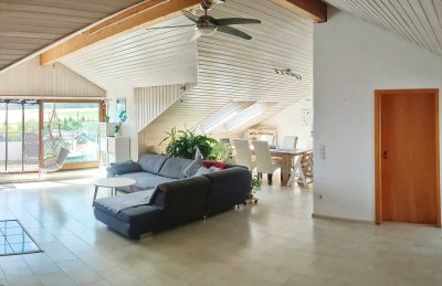 Großzügige Dachgeschoss-Wohnung mit fantastischer Aussicht
