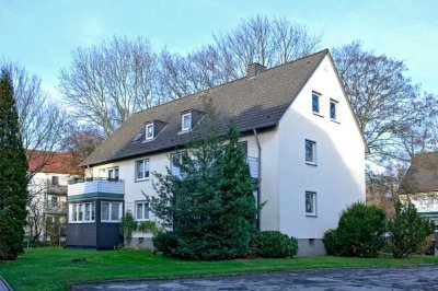 ** TOP! 2- Zimmer mit hellem Wannenbad! **