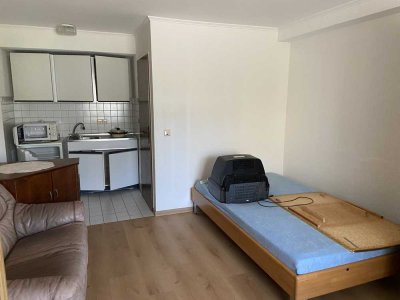 Einzimmer-Appartement - teilmöbliert