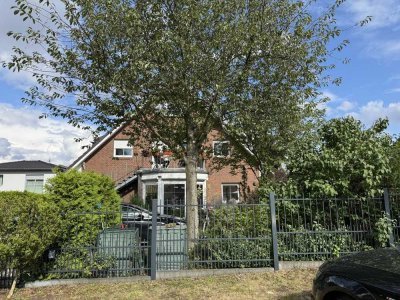 Besonderes 3-Zimmer-Maisonette mit EBK, Kfz-Stellplatz und Garten in Berlin Biesdorf (Nord)
