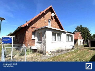 Leben auf dem Land ! Doppelhaushälfte auf großem Grundstück mit Garage und viel Nebengelass