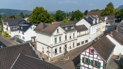 Engel & Völkers: Altbauvilla mit Anbau & Dachterrasse - saniert & zentral gelegen