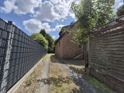 Ein-/Zweifamilienhaus mit 6 Zimmer, Innenhof & Doppelgarage in Viersen-Hamm