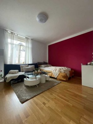 Charmante Altbau-EG-Wohnung mit Garten – zentral in Offenbach!