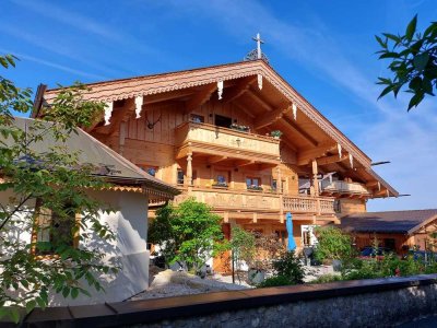 Exklusive 2-Zimmer-Dachgeschosswohnung mit EBK und Balkon in Staudach-Egerndach
