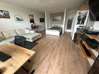 große 1-Zimmer-Wohnung mit Kochnische u. Balkon