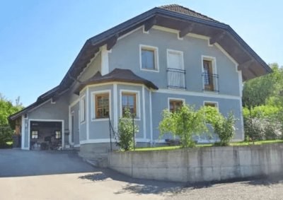 Geräumiges Einfamilienhaus mit Pool Terrasse und Garage in Diersbach