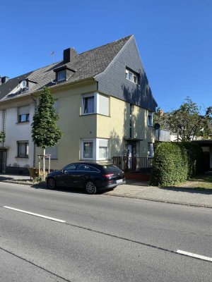 Eine gepflegte Doppelhaushälfte mit viel Potential in zentraler Lage von Mayen.