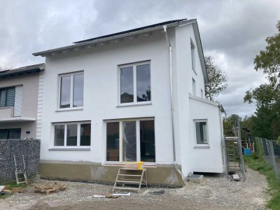 Große DHH im Erstbezug in sehr ruhiger, idyllischer Bestlage