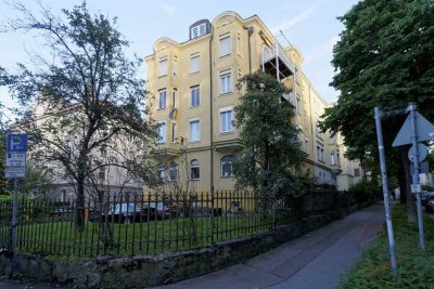 Charmante "loftige" DG-Wohnung mit Dachterrasse  und Gartenanteil in Bahnhofsnähe