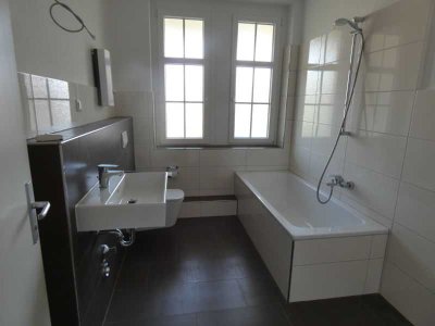 ** Mehr Raum als erwartet .... Moderne und großzügige 2-Zi-Wohnung mit Loggia im beliebten Luisenhof