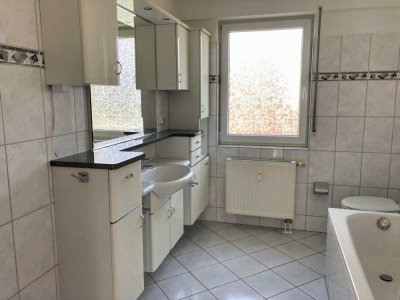 Ansprechende 4-Zimmer-Wohnung mit geh. Innenausstattung mit Balkon und EBK in Osterholz-Scharmbeck