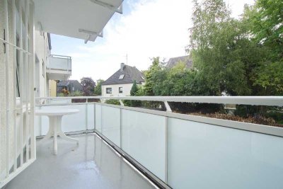 Helle, renovierte Mietwohnung mit Balkon, Vinylboden, sehr attraktive Wohnlage, Einkaufen und Str...
