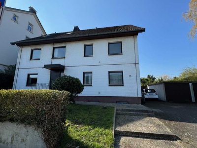 GROSSZÜGIGES  3-FAM-HAUS  MIT  GARAGEN  IN  ZENTRUMSNÄHE