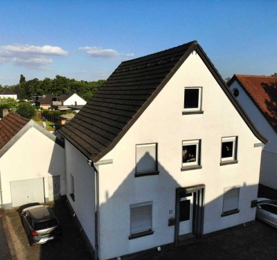 Ensemble aus 2 Häusern auf ca. 1.300 m² großem Grundstück in Heinsberg-Lieck