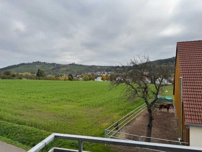 Ruhige Lage & schöner Ausblick –                             4-Zimmer-Wohnung mit Balkon!