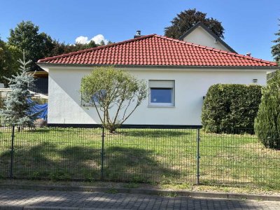 Befristete Vermietung bis 31.03.2028! Neu renovierter 3 Zimmer Bungalow mit Garage und gr. Garten