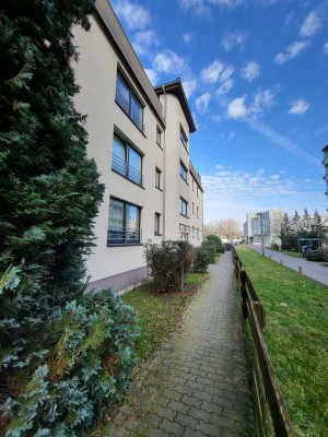 **Frisch Saniert** 4-Zimmer-Wohnung mit Terrasse