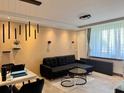 Leerstehende und kernsanierte 2-Zimmer-Wohnung mit TG-Stellplatz in Köln-Porz