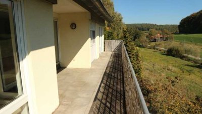 Gepflegte 5 Zimmer Wohnung mit EBK auf Wunsch,einem gr. Balkon sowie Garage+Carport in Gechingen