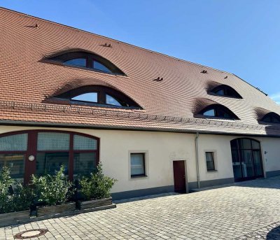 Schöne 3-Raum-Maisonette-Wohnung im Vierseithof mit Loggia und Stellplatz in Einzelgarage