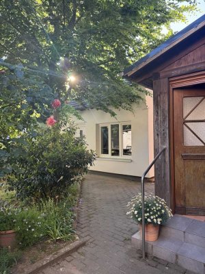 Einzigartiges, freistehendes Stadthaus mit Geschichte - stilvoll saniert, sofort bezugsbereit