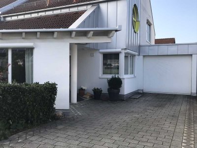 Architektenhaus mit viel Wohnraum, herrlichem Garten und idealer Verkehrsanbindung