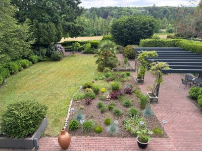 *NEU* Eine der schönsten Villen im Vordertaunus in Traumlage von Oberursel!